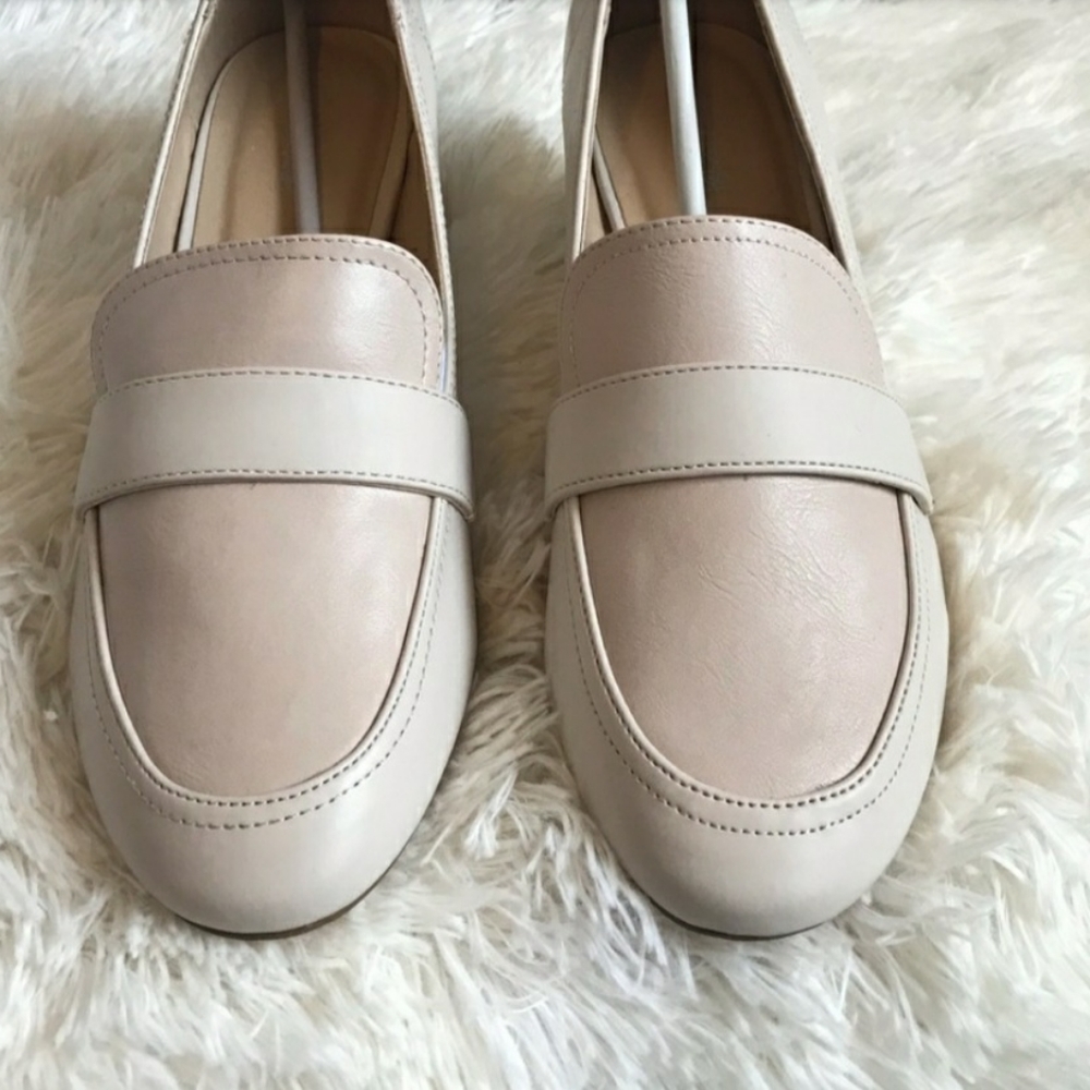 SOLD Jaclyn smith heel loafers